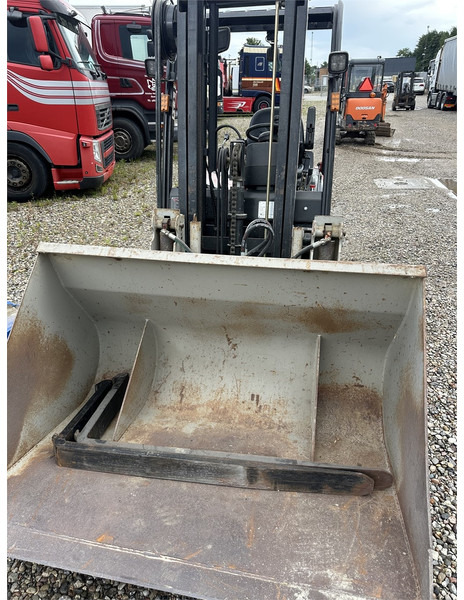 NP A18 truck with shovel and forks - Elektromos targonca: 4 kép. NP A18 truck with shovel and forks - Elektromos targonca: 4 kép.