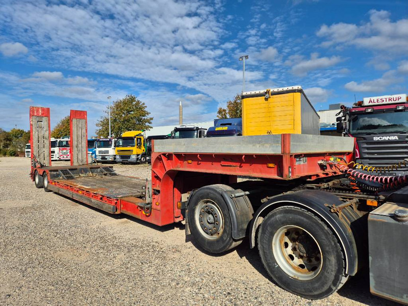 Nooteboom Machine trailer W/ extendable bed & Hyd Ramps - Félpótkocsi mélybölcsős: 1 kép. Nooteboom Machine trailer W/ extendable bed & Hyd Ramps - Félpótkocsi mélybölcsős: 1 kép.