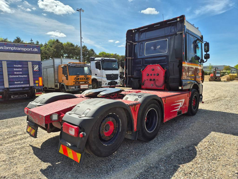 DAF XF 530 // Hydraulic // special interior - Nyergesvontató: 5 kép. DAF XF 530 // Hydraulic // special interior - Nyergesvontató: 5 kép.