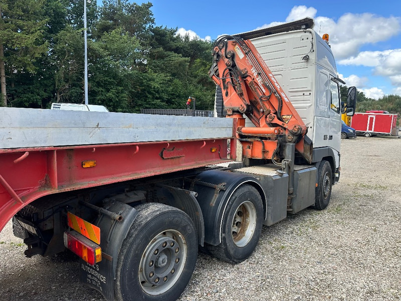 Volvo FH 12 460 6x2 with Terex 190.2E crane + remote - Nyergesvontató: 4 kép. Volvo FH 12 460 6x2 with Terex 190.2E crane + remote - Nyergesvontató: 4 kép.
