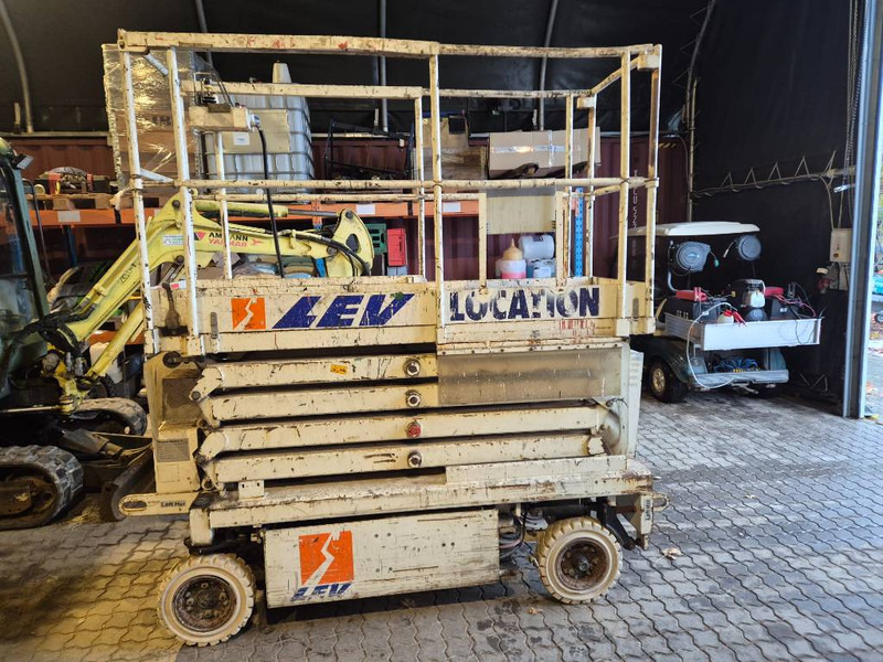 Pinguely Haulotte H800E // 2 personers - Ollós emelő: 1 kép. Pinguely Haulotte H800E // 2 personers - Ollós emelő: 1 kép.