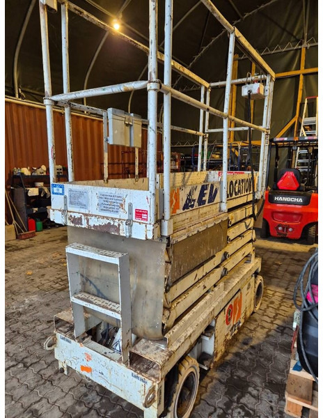 Pinguely Haulotte H800E // 2 personers - Ollós emelő: 4 kép. Pinguely Haulotte H800E // 2 personers - Ollós emelő: 4 kép.