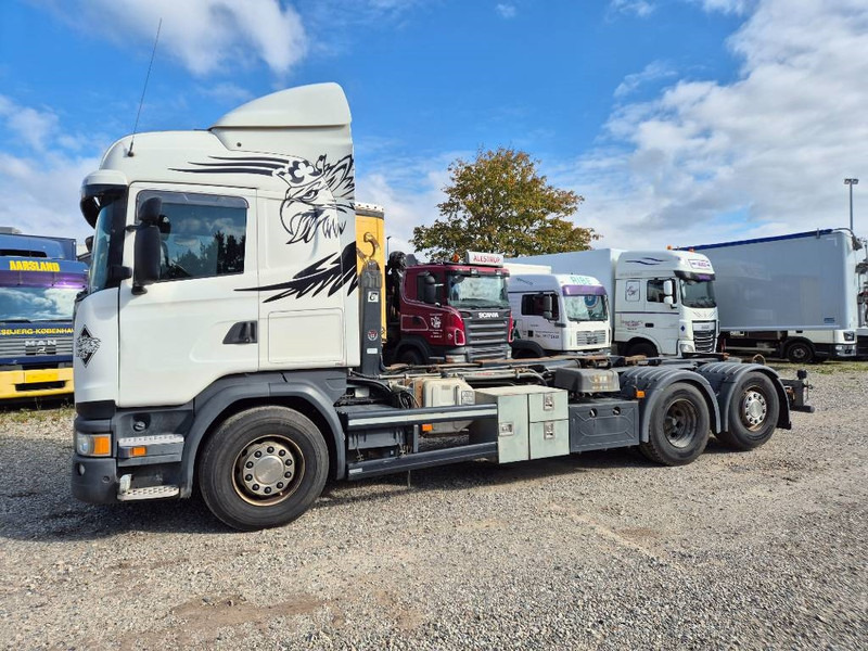 Scania R 410 6x2/4 // Hook // Euro 6 // Kroghejs - Horgos rakodó teherautó: 3 kép. Scania R 410 6x2/4 // Hook // Euro 6 // Kroghejs - Horgos rakodó teherautó: 3 kép.