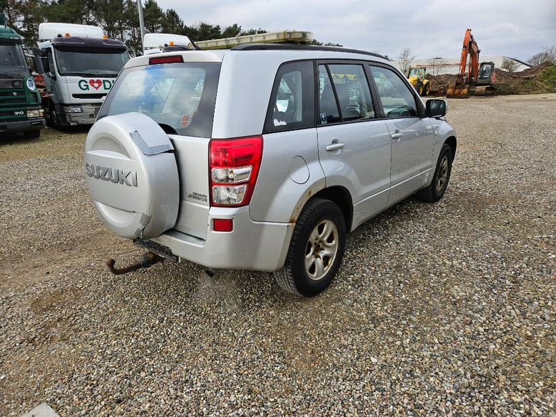 Suzuki Grand Vitara 2,0 GLX aut. Van 5d - Dobozos kisteherautó: 5 kép. Suzuki Grand Vitara 2,0 GLX aut. Van 5d - Dobozos kisteherautó: 5 kép.