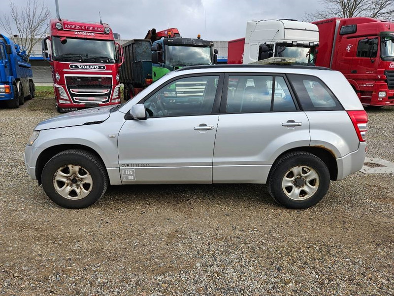 Suzuki Grand Vitara 2,0 GLX aut. Van 5d - Autó: 2 kép. Suzuki Grand Vitara 2,0 GLX aut. Van 5d - Autó: 2 kép.
