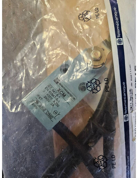 Télémécanique XCM-B515 - Ollós emelő: 2 kép. Télémécanique XCM-B515 - Ollós emelő: 2 kép.