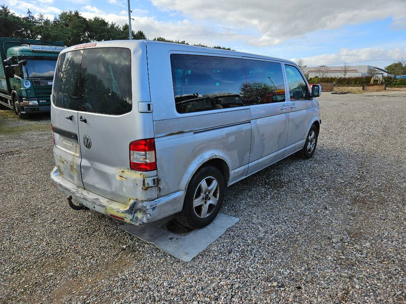 Volkswagen Caravelle 2,5 TDi 130 lang 10prs 5d - Minibusz, Kisbusz: 4 kép. Volkswagen Caravelle 2,5 TDi 130 lang 10prs 5d - Minibusz, Kisbusz: 4 kép.