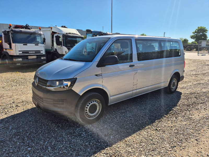 Volkswagen Transporter 2,0 TDi 102 Kombi lang 4d 9 prs - Autó: 1 kép. Volkswagen Transporter 2,0 TDi 102 Kombi lang 4d 9 prs - Autó: 1 kép.