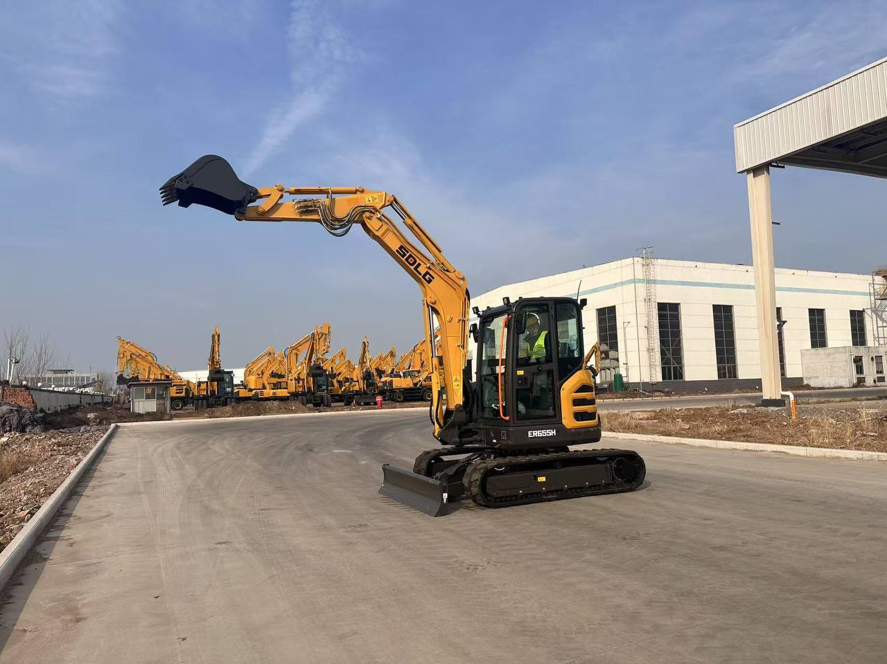 SDLG ER655H - Kotrógép: 5 kép. SDLG ER655H - Kotrógép: 5 kép.