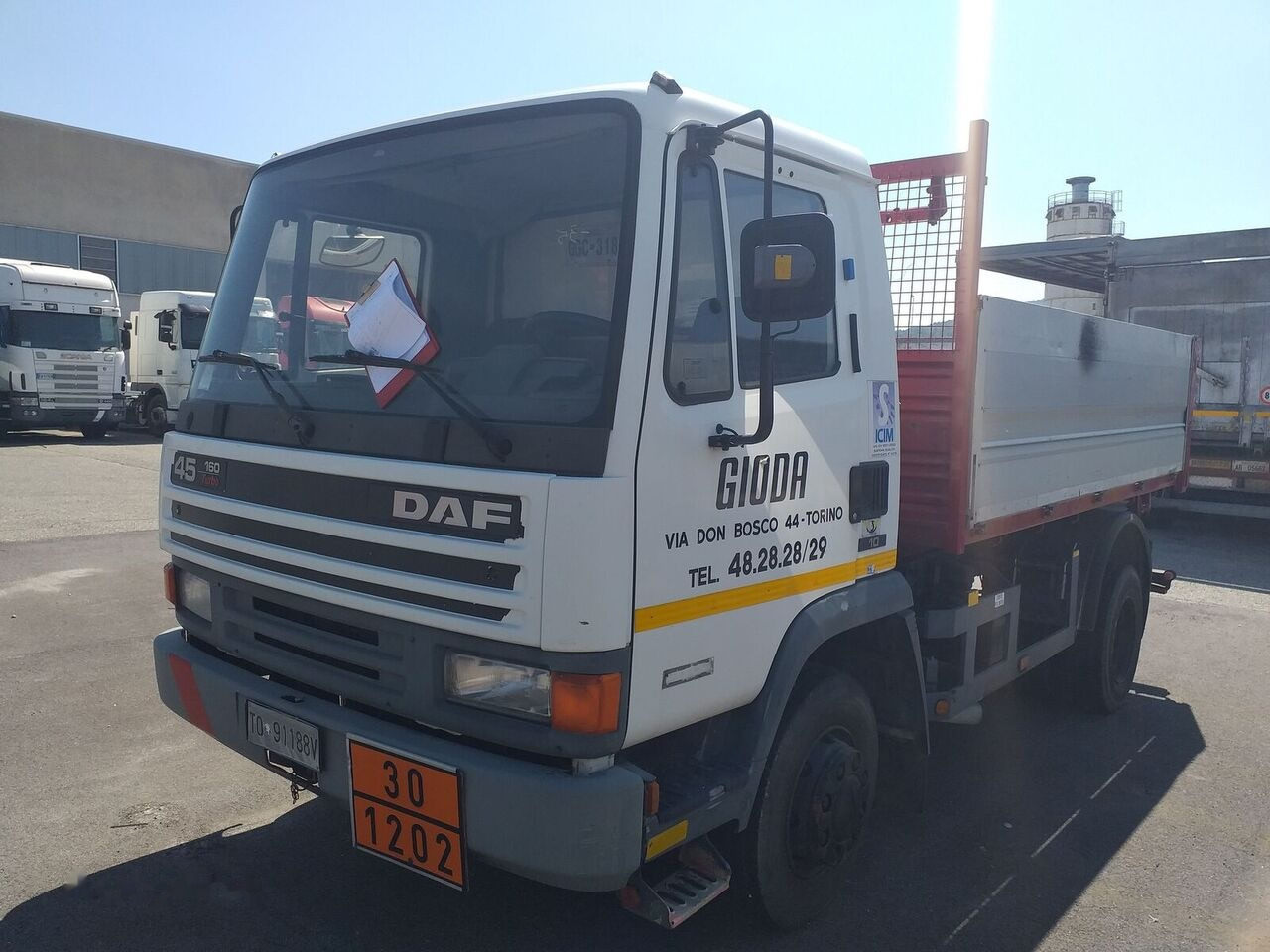 DAF AE 45 - Billenőplatós teherautó: 1 kép. DAF AE 45 - Billenőplatós teherautó: 1 kép.