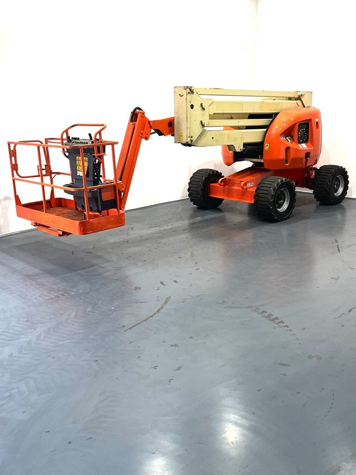 JLG 450AJ - Személyemelő: 1 kép. JLG 450AJ - Személyemelő: 1 kép.