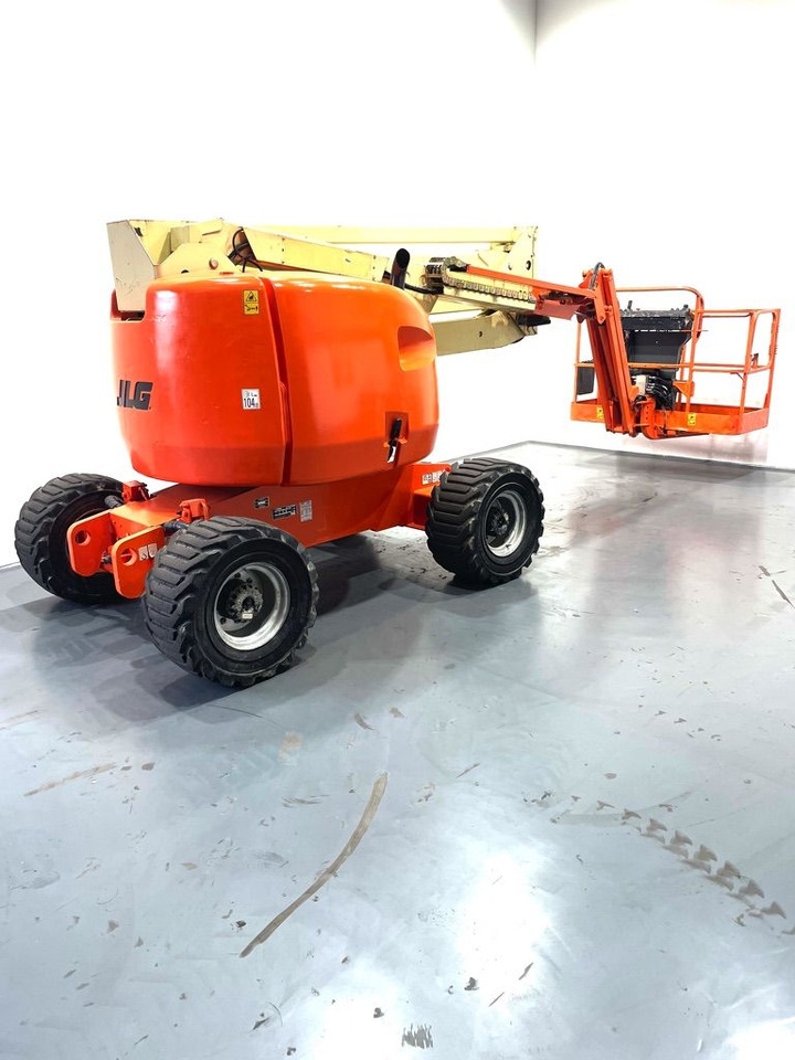 JLG 450AJ - Személyemelő: 3 kép. JLG 450AJ - Személyemelő: 3 kép.