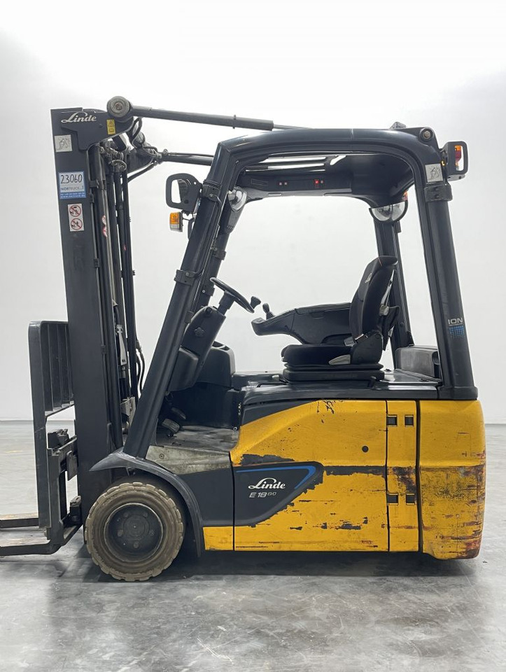 Linde E18-02-386-Li-Ion - Elektromos targonca: 4 kép. Linde E18-02-386-Li-Ion - Elektromos targonca: 4 kép.