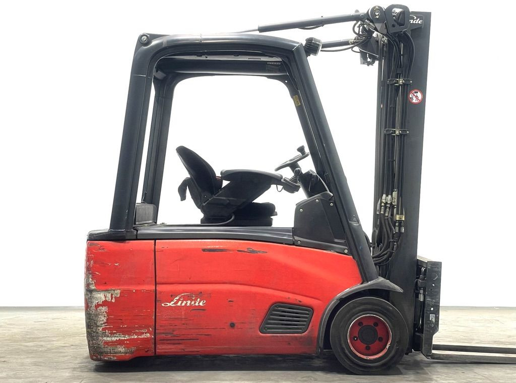 Linde E18L-386 - Elektromos targonca: 4 kép. Linde E18L-386 - Elektromos targonca: 4 kép.