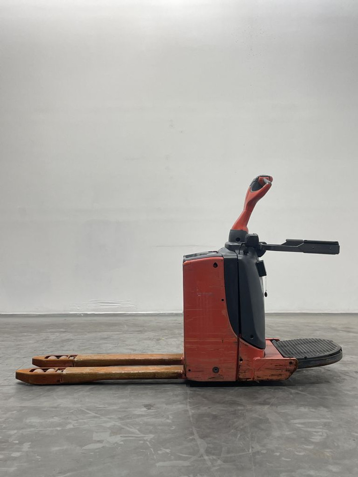 Linde T16P-02 - Kézi raklapemelő: 4 kép. Linde T16P-02 - Kézi raklapemelő: 4 kép.