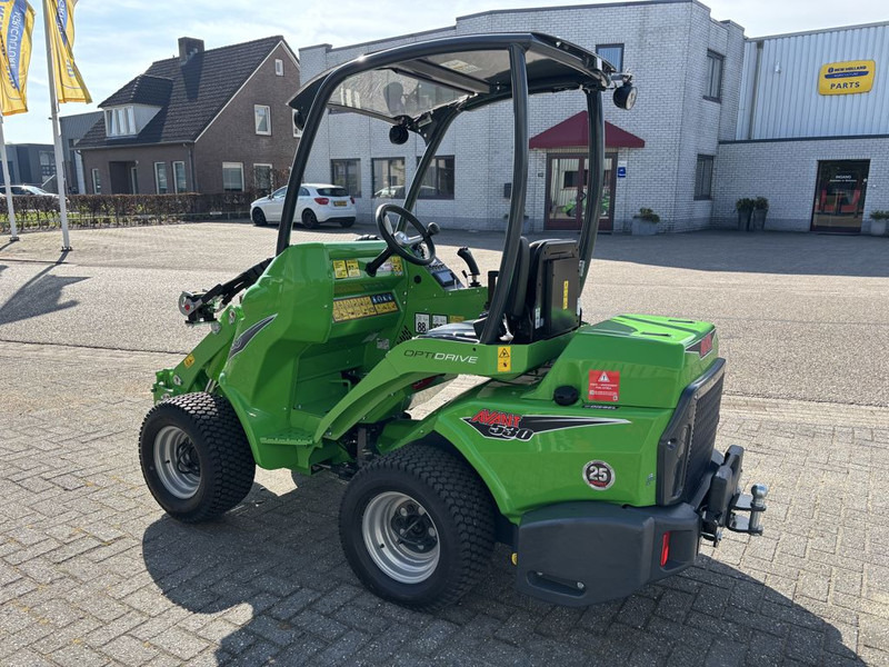Avant 530 TDL - Gumikerekes homlokrakodó: 2 kép. Avant 530 TDL - Gumikerekes homlokrakodó: 2 kép.