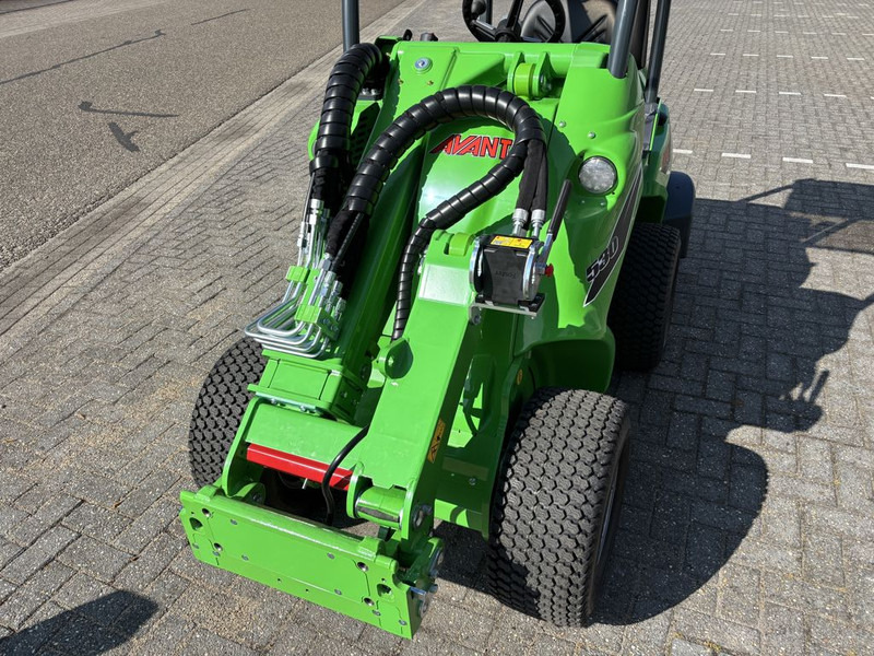 Avant 530 TDL - Gumikerekes homlokrakodó: 5 kép. Avant 530 TDL - Gumikerekes homlokrakodó: 5 kép.
