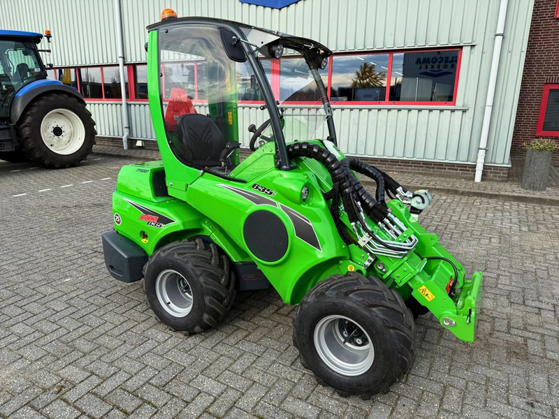 Avant 635i TDS - Gumikerekes homlokrakodó: 4 kép. Avant 635i TDS - Gumikerekes homlokrakodó: 4 kép.