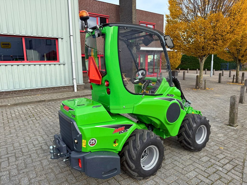 Avant 635i TDS - Gumikerekes homlokrakodó: 3 kép. Avant 635i TDS - Gumikerekes homlokrakodó: 3 kép.