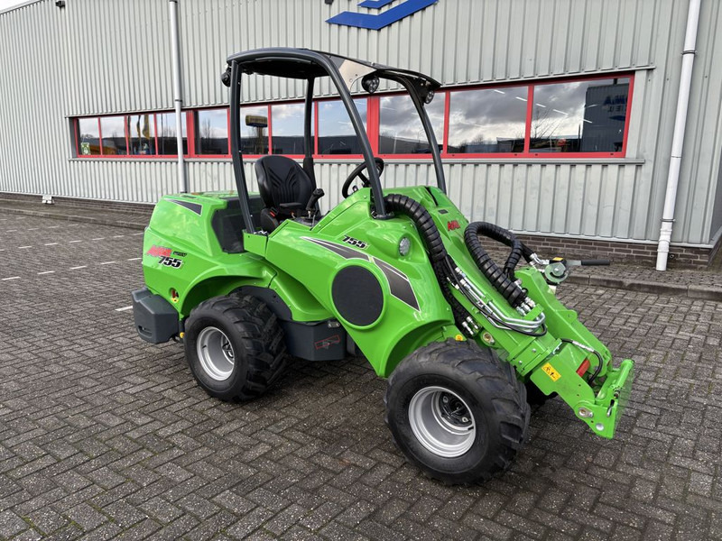 Avant 755I TDL - Gumikerekes homlokrakodó: 5 kép. Avant 755I TDL - Gumikerekes homlokrakodó: 5 kép.