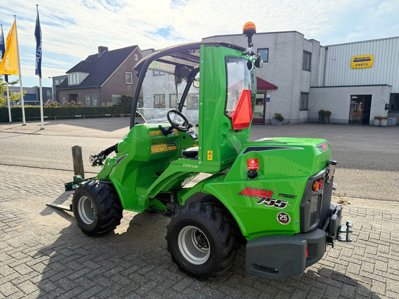 Avant 755i TDS - Gumikerekes homlokrakodó: 2 kép. Avant 755i TDS - Gumikerekes homlokrakodó: 2 kép.