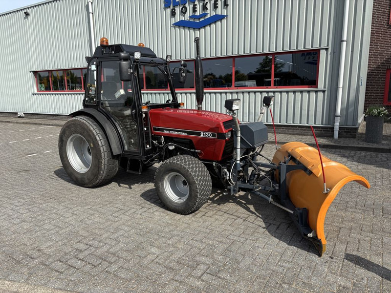 Case International 2130V Smalspoor - Kistraktor: 4 kép. Case International 2130V Smalspoor - Kistraktor: 4 kép.