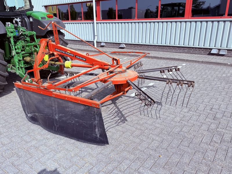 Deutz-Fahr KS90 DN Cirkelhark - Szénaforgató: 2 kép. Deutz-Fahr KS90 DN Cirkelhark - Szénaforgató: 2 kép.