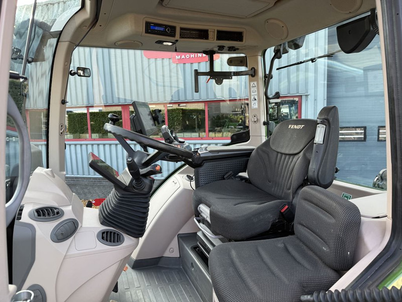 Fendt 313 Vario FendtOne + Fendt Cargo 4x75 - Traktor: 5 kép. Fendt 313 Vario FendtOne + Fendt Cargo 4x75 - Traktor: 5 kép.