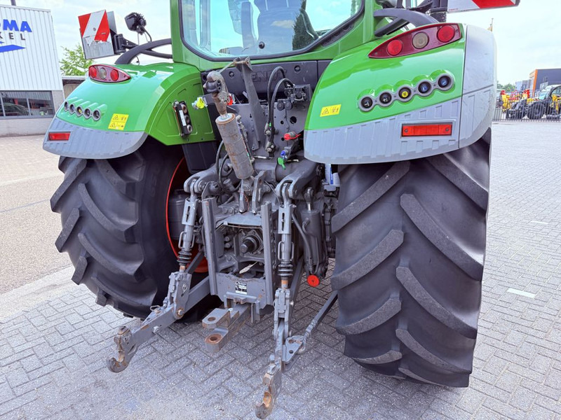 Fendt 718 Vario PowerPlus ONE - Traktor: 4 kép. Fendt 718 Vario PowerPlus ONE - Traktor: 4 kép.