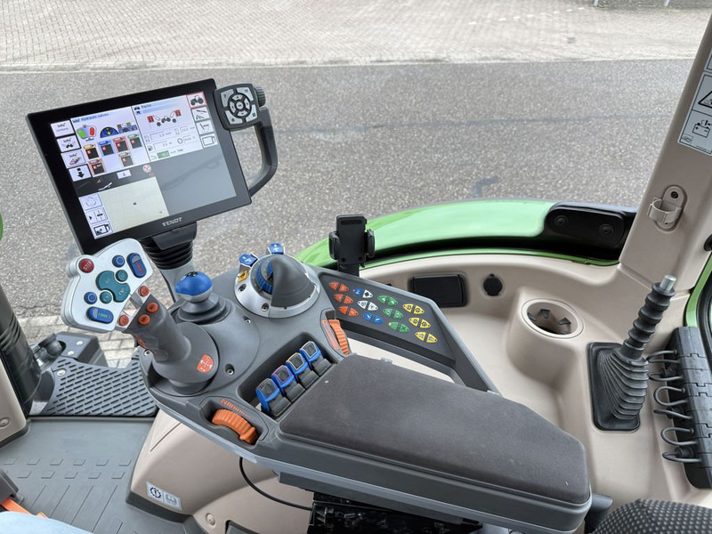 Fendt 720 S4 Vario Profi Plus - Traktor: 5 kép. Fendt 720 S4 Vario Profi Plus - Traktor: 5 kép.