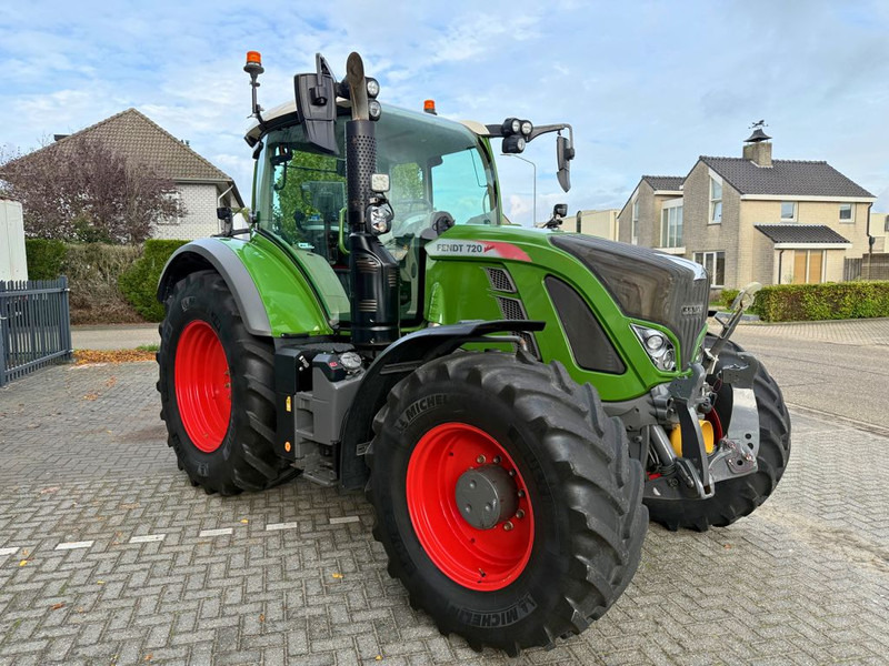 Fendt 720 S4 Vario Profi Plus - Traktor: 4 kép. Fendt 720 S4 Vario Profi Plus - Traktor: 4 kép.