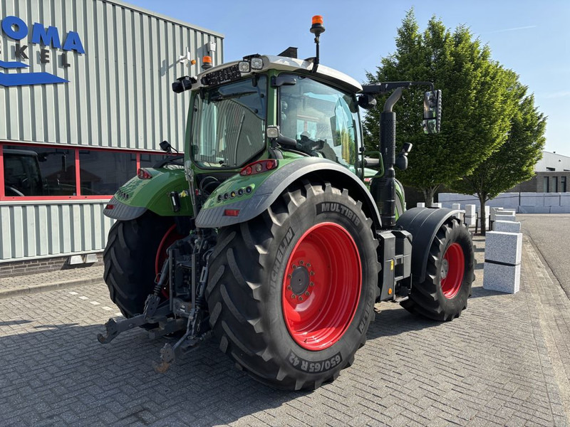 Fendt 724 Vario Profi Plus GEN 6 - Traktor: 4 kép. Fendt 724 Vario Profi Plus GEN 6 - Traktor: 4 kép.