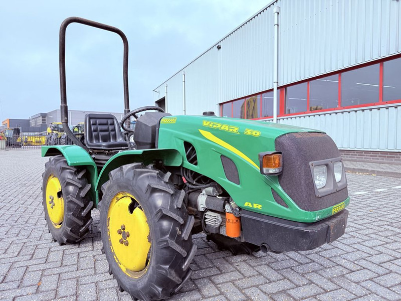 Ferrari VIPAR F30L AR - Traktor: 2 kép. Ferrari VIPAR F30L AR - Traktor: 2 kép.