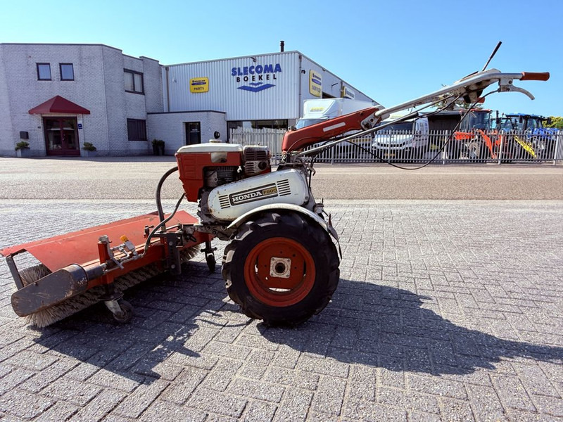 Honda F800 Veegmachine - Utcaseprő gép: 1 kép. Honda F800 Veegmachine - Utcaseprő gép: 1 kép.