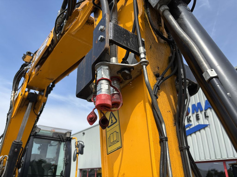 Gumikerekes kotró JCB Hydradig 110W: 13 kép.
