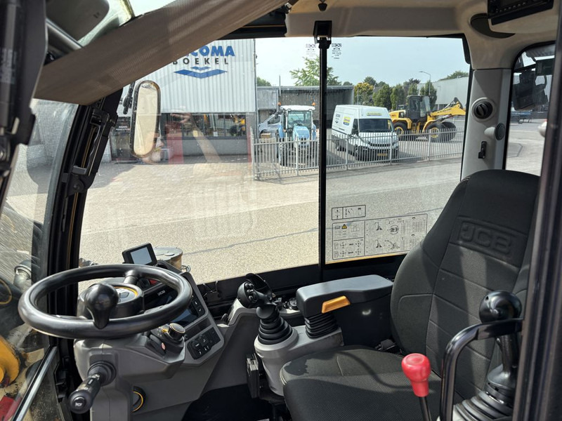Gumikerekes kotró JCB Hydradig 110W: 12 kép.