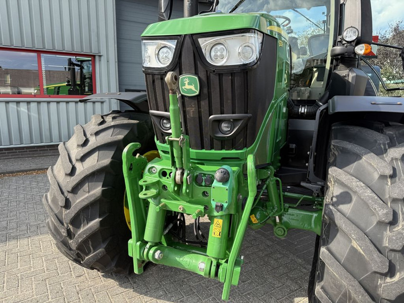 Traktor John Deere 6250R Premium Edition Autopowr: 8 kép. Traktor John Deere 6250R Premium Edition Autopowr: 8 kép.