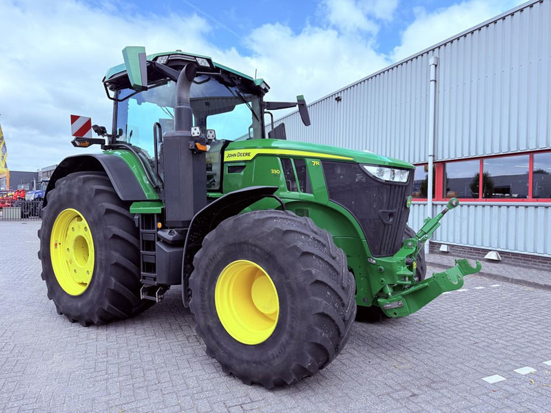 John Deere 7R 330 Gen 2 Signature Edition AutoPowr - Traktor: 2 kép. John Deere 7R 330 Gen 2 Signature Edition AutoPowr - Traktor: 2 kép.