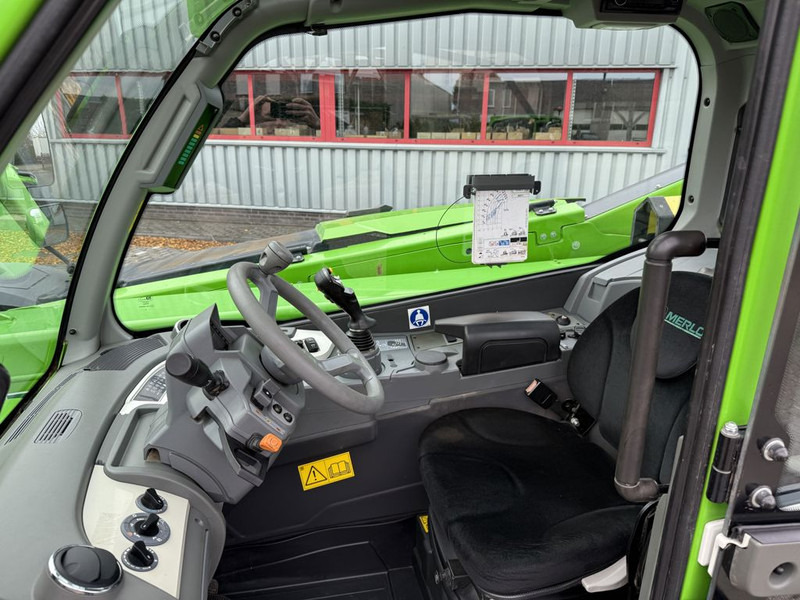 Merlo TF35.7-140 Telehandler - Teleszkópos rakodó: 5 kép. Merlo TF35.7-140 Telehandler - Teleszkópos rakodó: 5 kép.