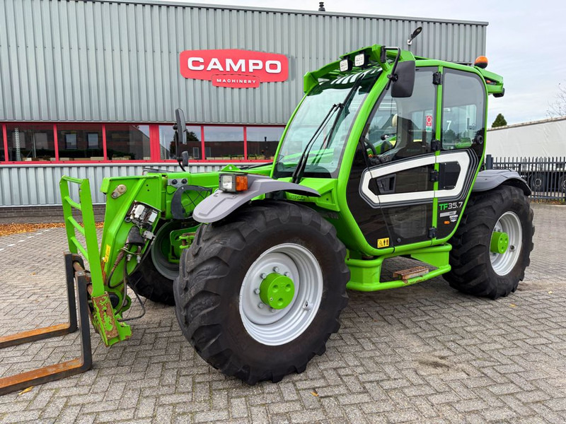 Merlo TF35.7-140 Telehandler - Teleszkópos rakodó: 1 kép. Merlo TF35.7-140 Telehandler - Teleszkópos rakodó: 1 kép.