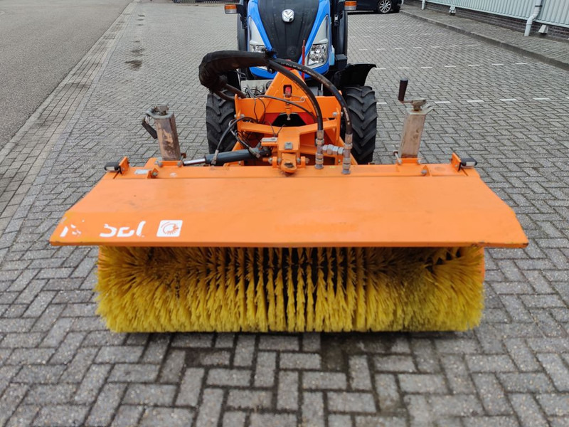 Nesbo HF1600S Veegmachine - Ferde seprő - Többcélú/ Speciális jármű: 5 kép. Nesbo HF1600S Veegmachine - Ferde seprő - Többcélú/ Speciális jármű: 5 kép.