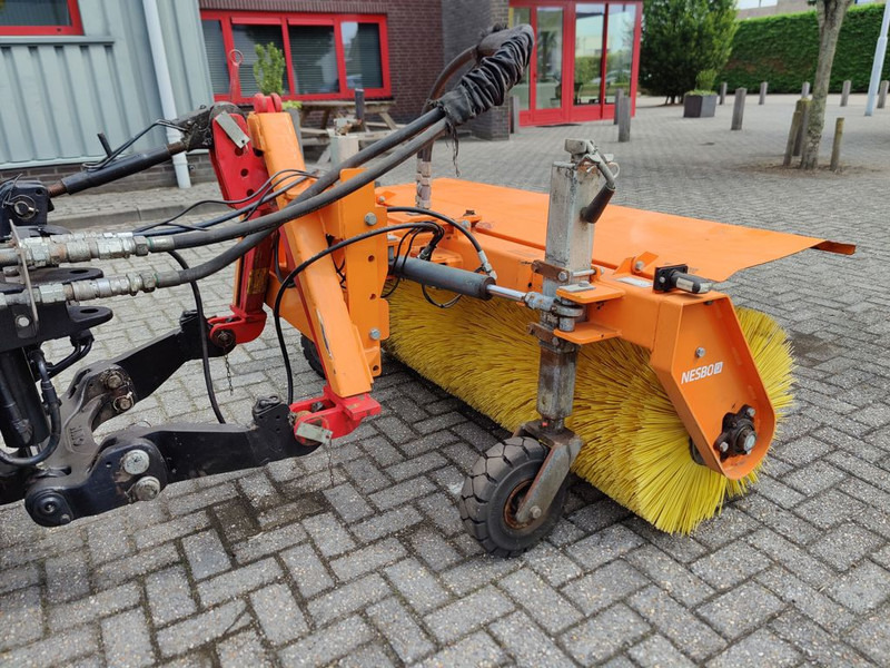 Ferde seprő - Többcélú/ Speciális jármű Nesbo HF1600S Veegmachine: 7 kép.