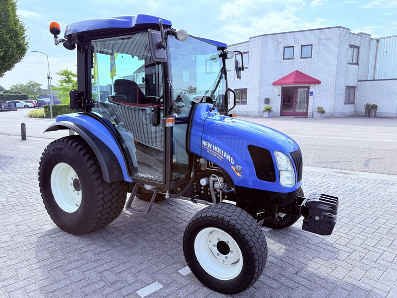 New Holland Boomer 45D Easy Drive - Traktor: 2 kép. New Holland Boomer 45D Easy Drive - Traktor: 2 kép.