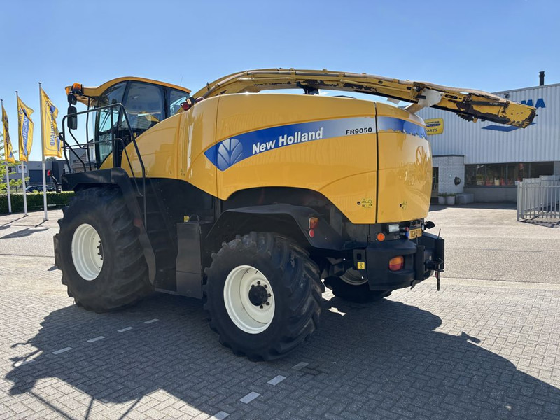 New Holland FR9050 - Önjáró szecskázógép: 2 kép. New Holland FR9050 - Önjáró szecskázógép: 2 kép.