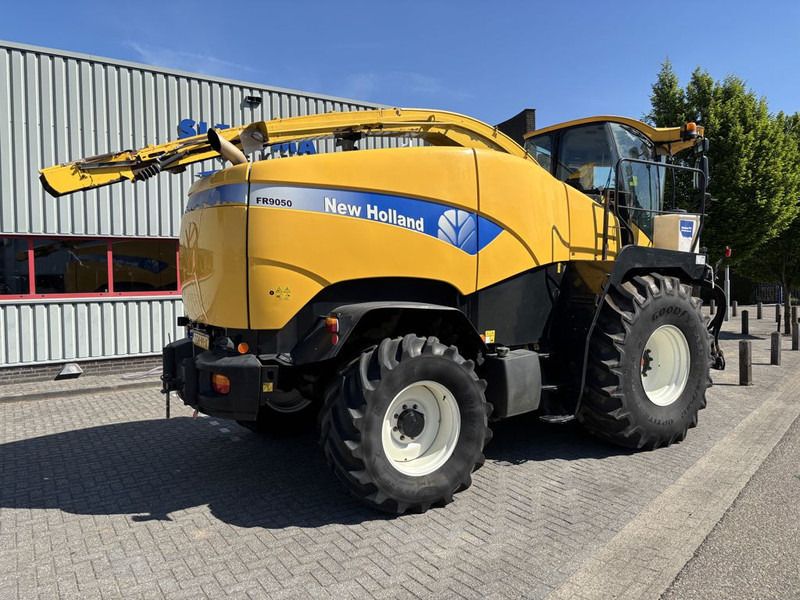 New Holland FR9050 - Önjáró szecskázógép: 3 kép. New Holland FR9050 - Önjáró szecskázógép: 3 kép.