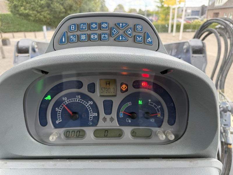 New Holland T6.175 AC T4B - Traktor: 5 kép. New Holland T6.175 AC T4B - Traktor: 5 kép.