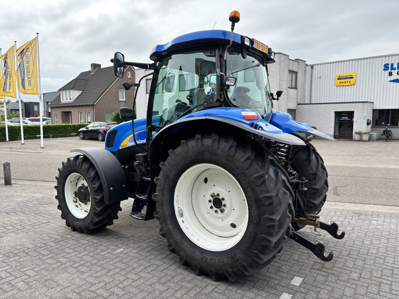 New Holland T6010 Plus Supersteer - Traktor: 2 kép. New Holland T6010 Plus Supersteer - Traktor: 2 kép.