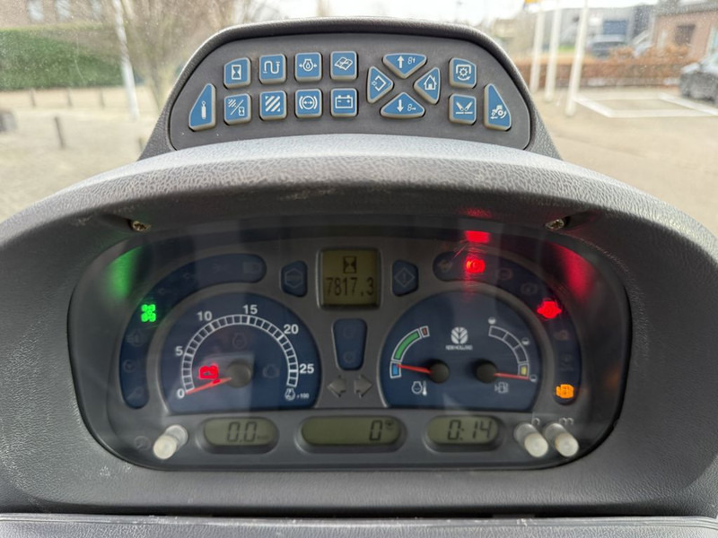 Traktor New Holland T6020 Elite: 13 kép.