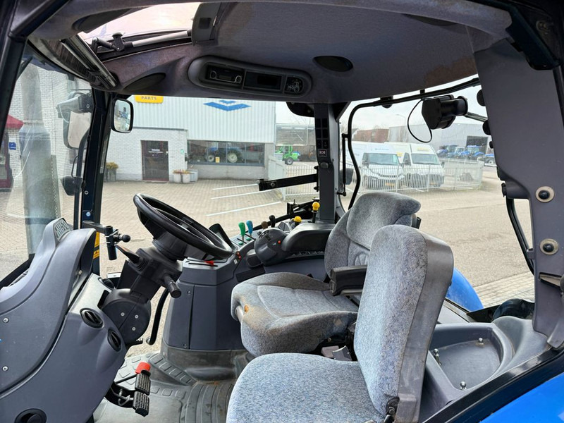 New Holland T6020 Elite - Traktor: 3 kép. New Holland T6020 Elite - Traktor: 3 kép.