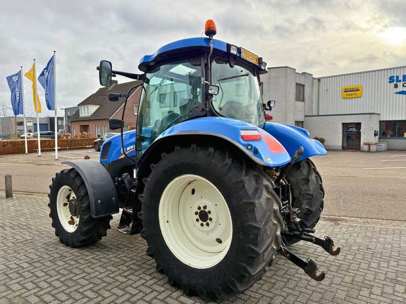 New Holland T6020 Elite - Traktor: 2 kép. New Holland T6020 Elite - Traktor: 2 kép.